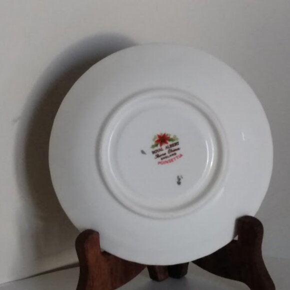 Royal Albert Poinsettia Yuletide Teacup And Saucer, England Bone China Christmas - Picture 3 of 13